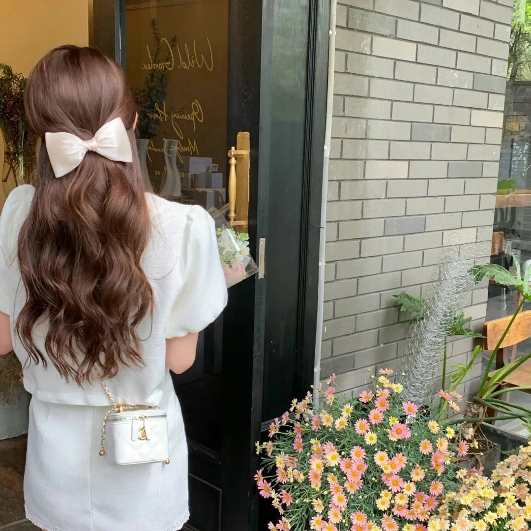 男生女生向前冲